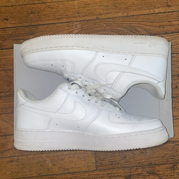 Nike Air Forces - Picture 4 of 5